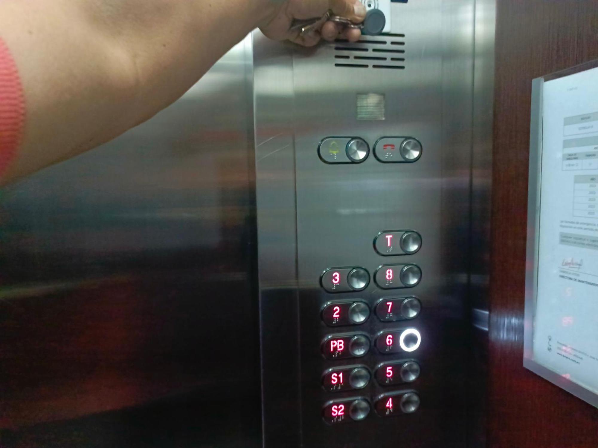 Apartamento LA MARISCAL, Sector Universidades - BALCÓN - Piso 6