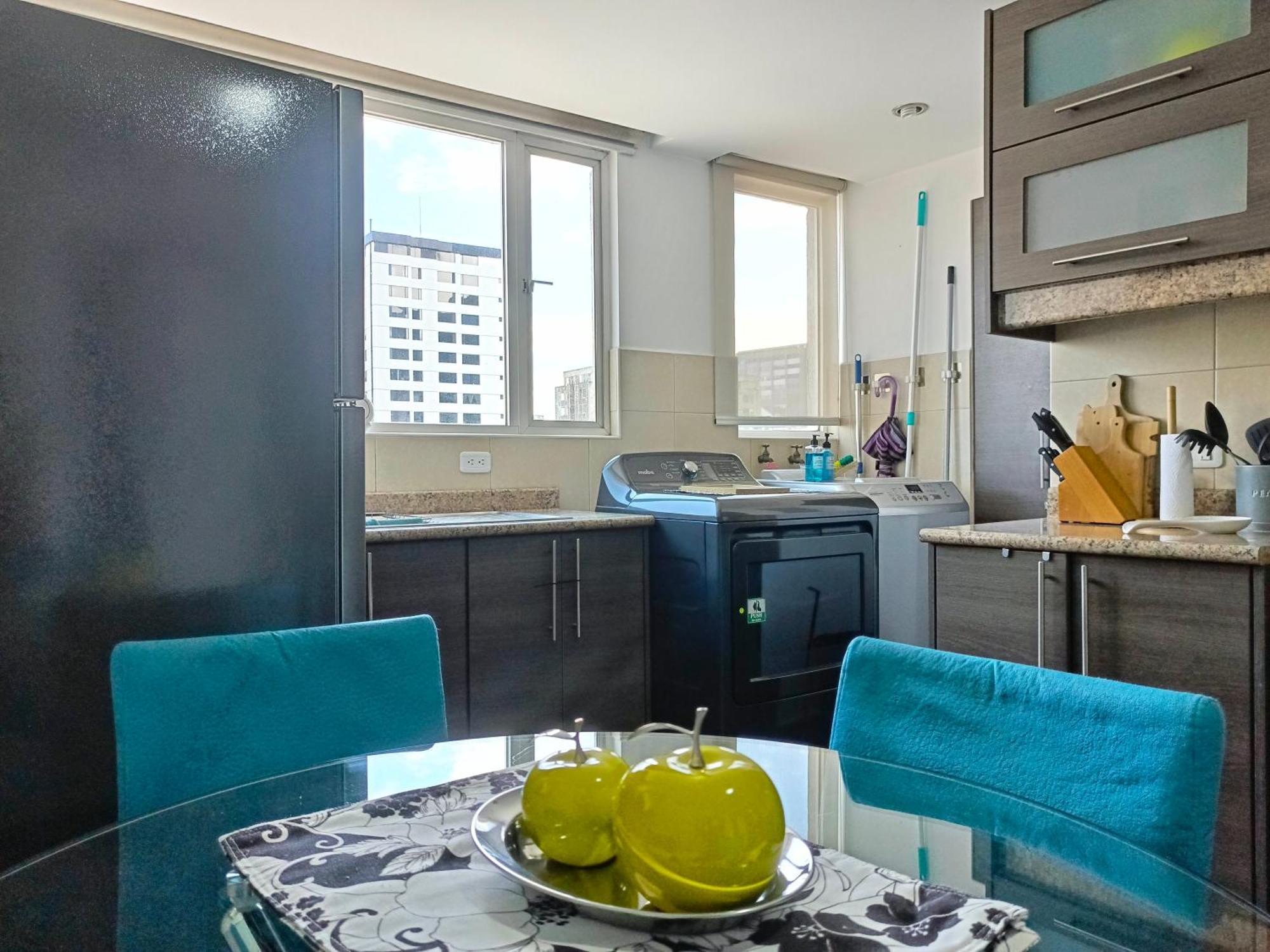 Apartamento LA MARISCAL, Sector Universidades - BALCÓN - Piso 6 *