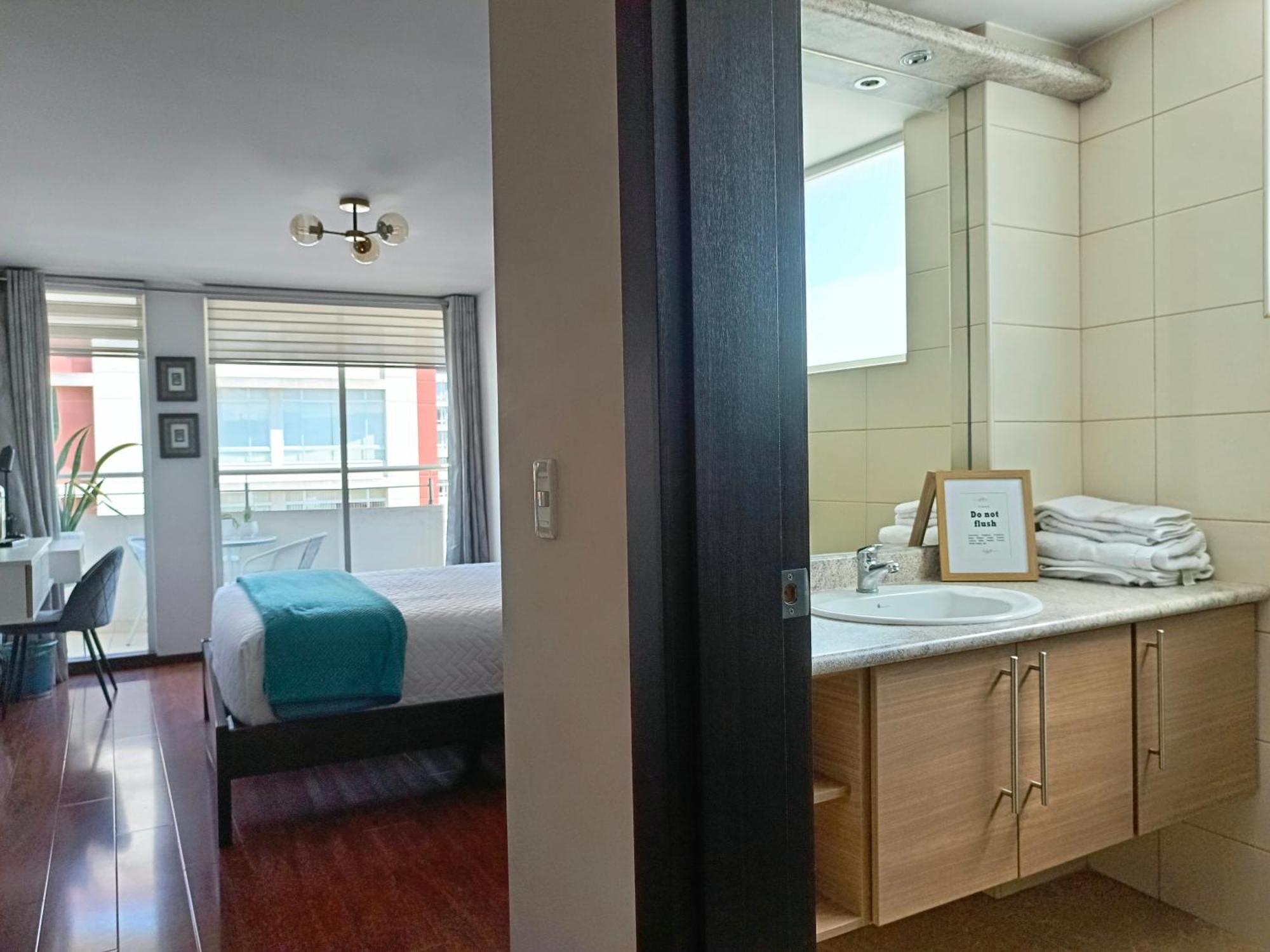 LA MARISCAL, Sector Universidades - BALCÓN - Piso 6 * Quito