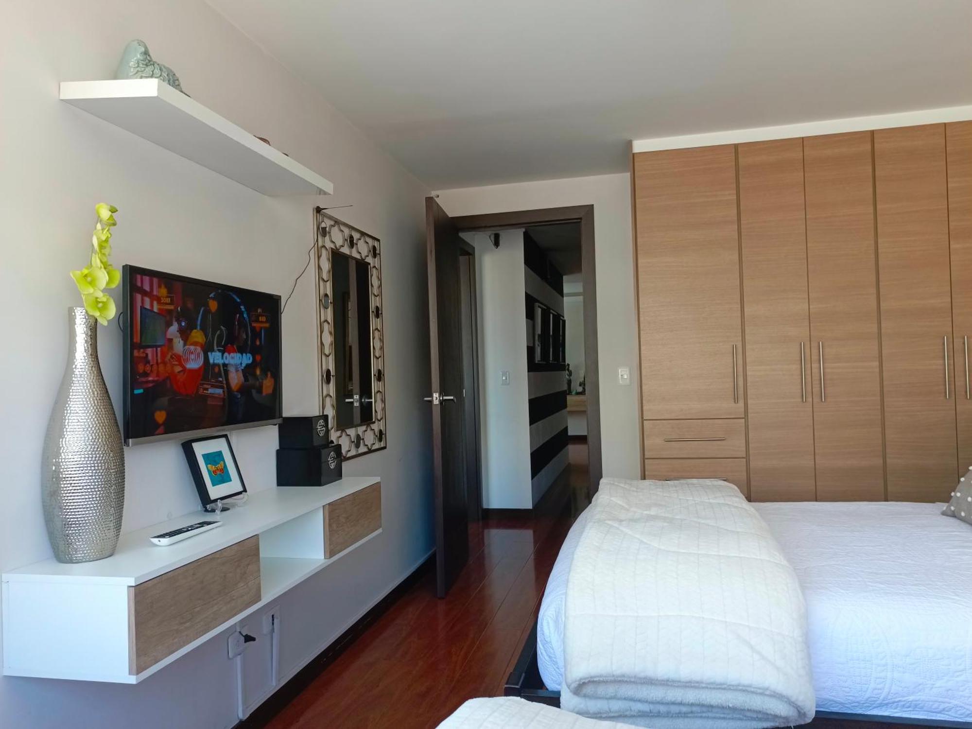 Apartamento LA MARISCAL, Sector Universidades - BALCÓN - Piso 6 Quito